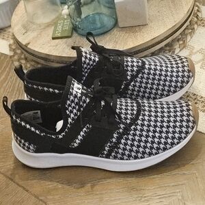 New Balance Womens WNRGSRD1 Black Cross Training Shoes Size 9 Medium (B, M) EUC